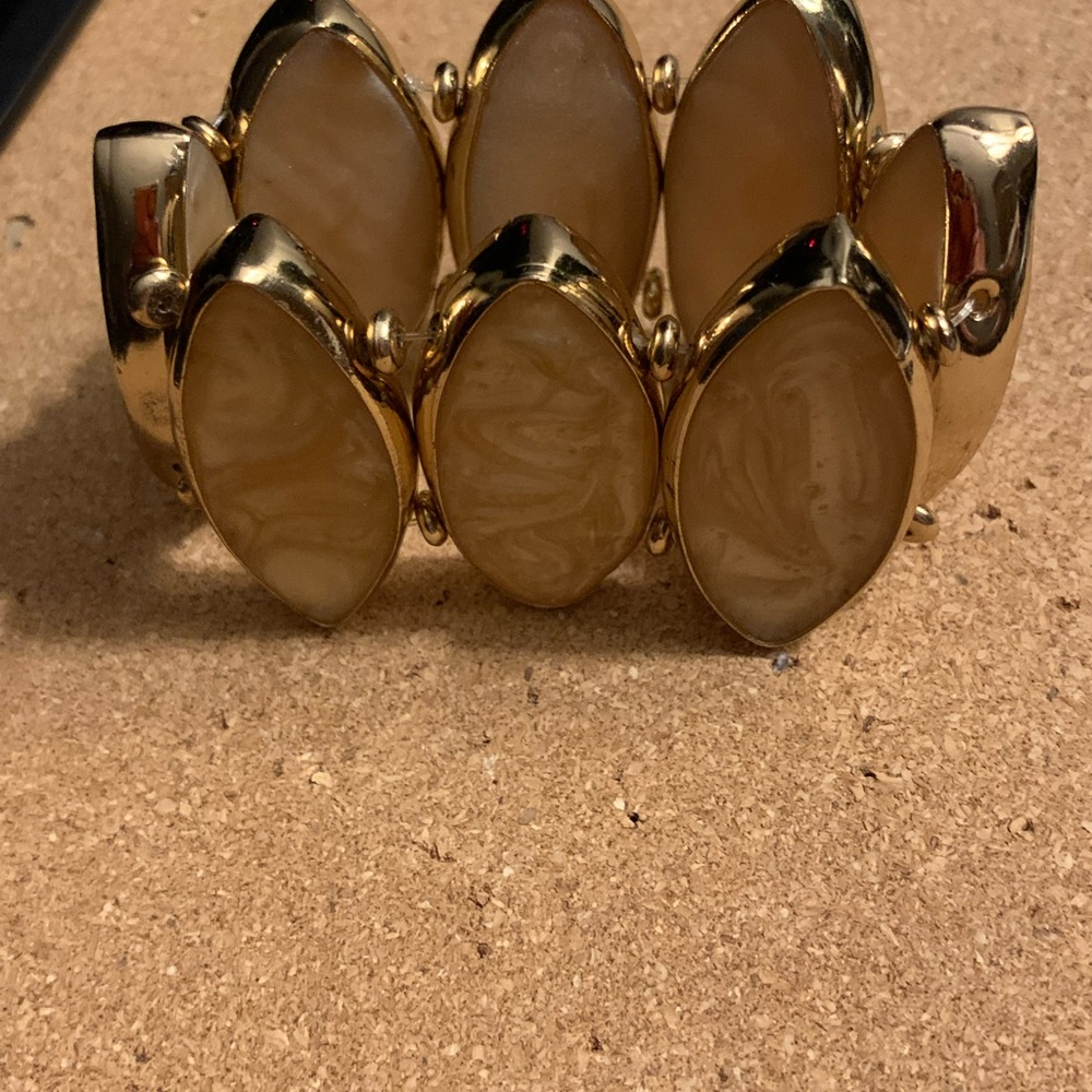 Elegant Gold and Cream Women's Bracelet